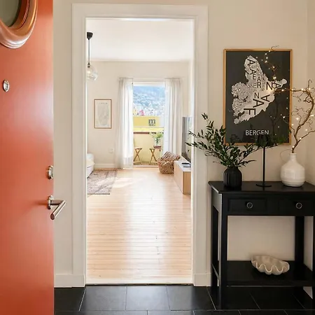 Modern With Mountain View Balcony * Bergen