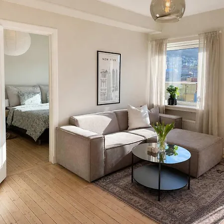 Modern With Mountain View Balcony Apartmán *